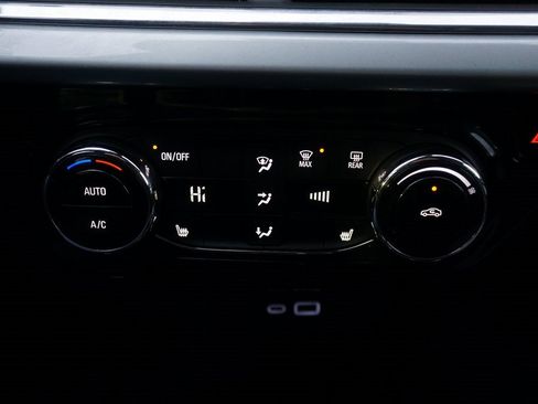 Certified 2025 Chevrolet Trax LT w/ LT Convenience Package image 15