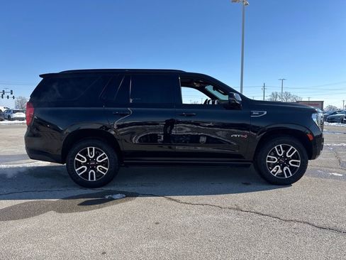 Used 2023 GMC Yukon AT4 w/ AT4 Premium Package image 7