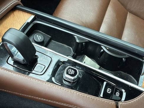 Certified 2023 Volvo XC90 B6 Plus AWD/4WD image 21