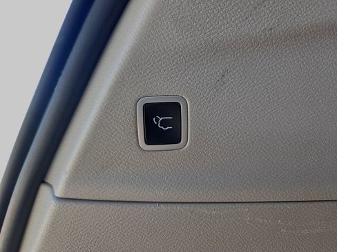 Used 2024 Chrysler Pacifica Touring-L FWD image 16