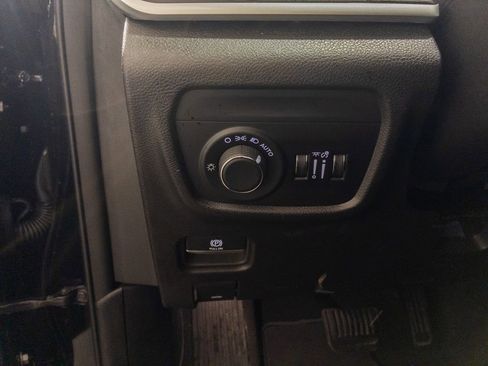 Used 2024 Jeep Grand Cherokee Laredo w/ Luxury Tech Group I image 29