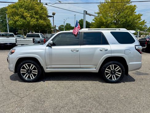 Used 2018 Toyota 4Runner Limited AWD/4WD image 2