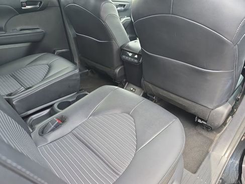 Used 2025 Toyota Highlander XSE image 11