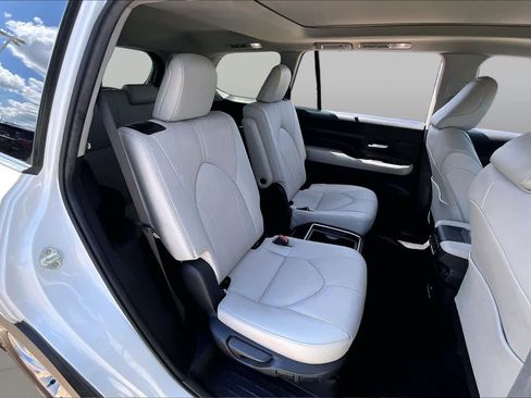 Used 2024 Toyota Grand Highlander AWD image 21