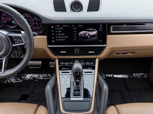 Certified 2023 Porsche Cayenne GTS AWD/4WD image 48