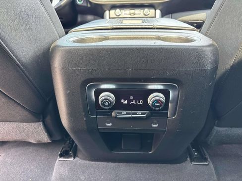 Used 2022 GMC Yukon SLT AWD/4WD image 13