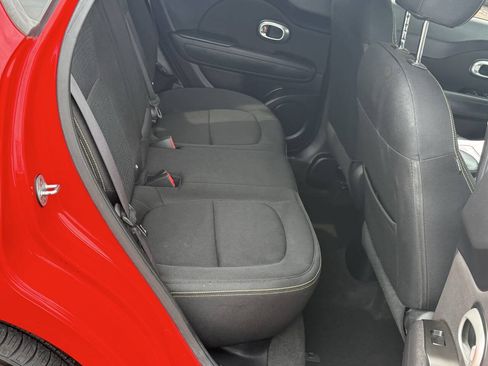 Used 2016 Kia Soul + FWD image 19