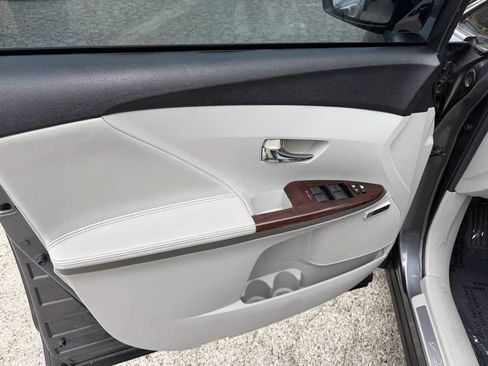 Used 2012 Toyota Venza XLE w/ XLE Premium Pkg FWD image 9