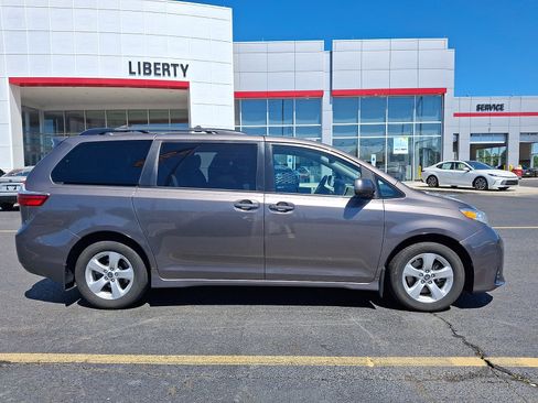 Used 2020 Toyota Sienna LE FWD image 7