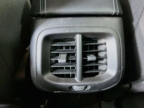 Used 2021 Jeep Cherokee Latitude AWD/4WD image 27
