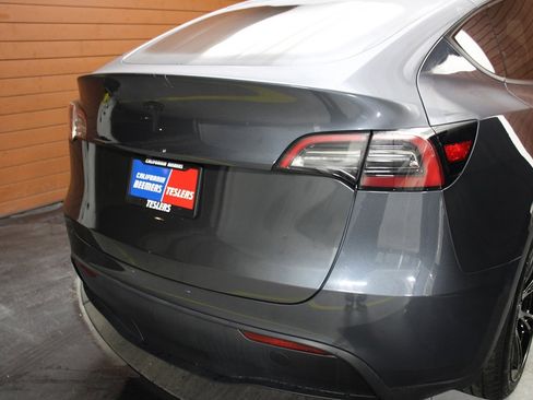 Used 2023 Tesla Model Y Long Range image 10