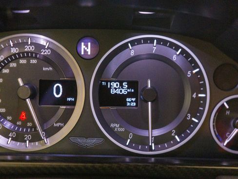 Used 2017 Aston Martin V12 Vantage S image 22