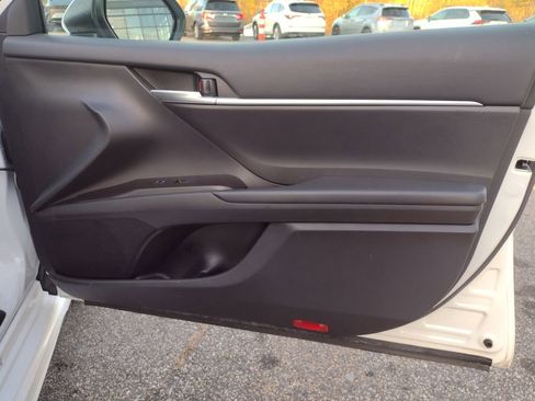 Used 2024 Toyota Camry SE image 21