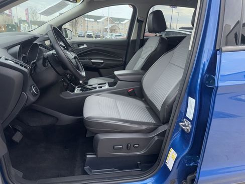 Used 2017 Ford Escape Titanium image 3