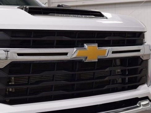 Used 2024 Chevrolet Silverado 3500 LT image 5