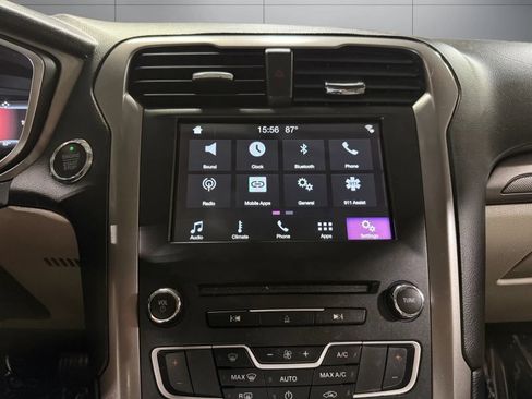 Used 2017 Ford Fusion SE w/ Fusion SE Technology Package FWD image 32