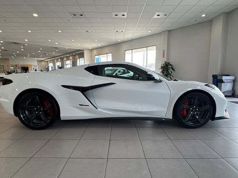 New 2025 Chevrolet Corvette E-Ray image 3