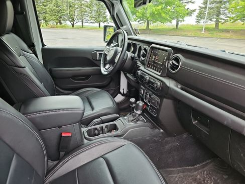 Used 2023 Jeep Wrangler Unlimited Sahara w/ Cold Weather Group AWD/4WD image 12