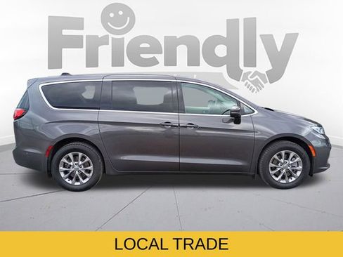 Used 2023 Chrysler Pacifica Touring-L w/ Uconnect Theater Family Group AWD/4WD image 6