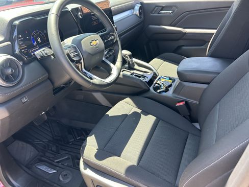 Used 2025 Chevrolet Colorado LT RWD image 11
