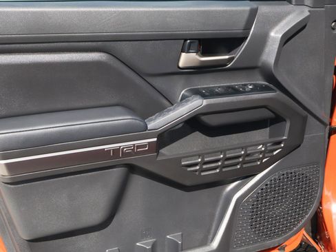 Used 2025 Toyota Tacoma TRD Off-Road AWD/4WD image 15