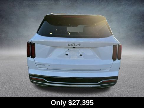 Used 2023 Kia Sorento EX image 4