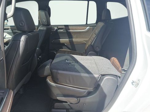 New 2026 GMC Acadia Denali Ultimate w/ LPO, Floor Liner Package AWD/4WD image 33