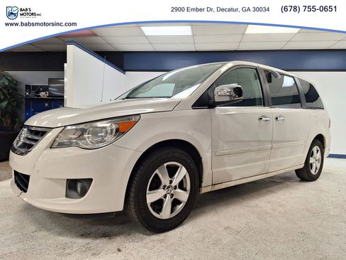 Used 2011 Volkswagen Routan SEL Premium FWD image 16
