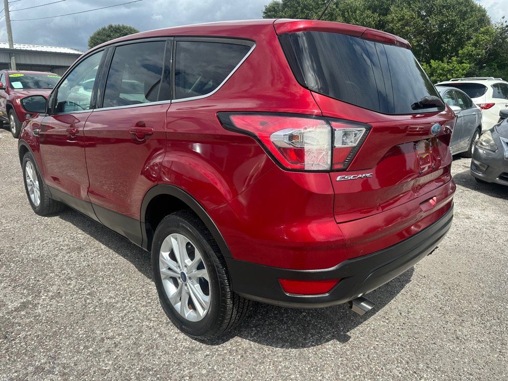 Used 2017 Ford Escape SE FWD image 4