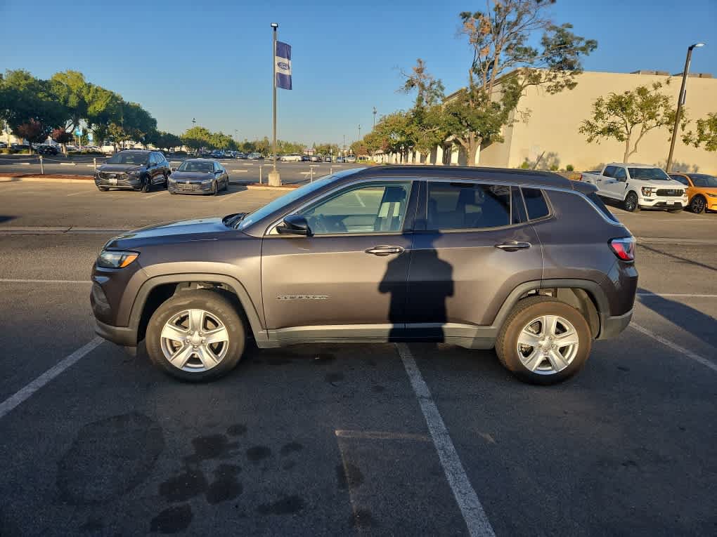 Used 2022 Jeep Compass Latitude w/ Convenience Group AWD/4WD image 4