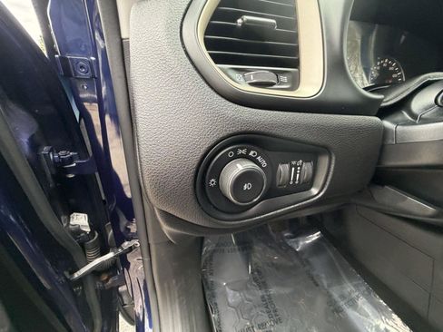 Used 2016 Jeep Renegade Latitude image 13