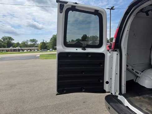Used 2017 Chevrolet Express 3500 RWD image 17