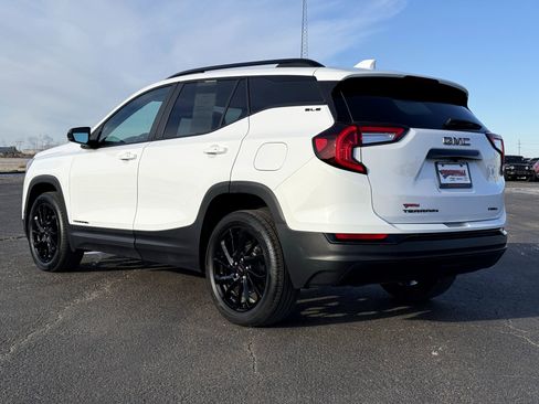 Used 2023 GMC Terrain SLE w/ Driver Convenience Package image 6