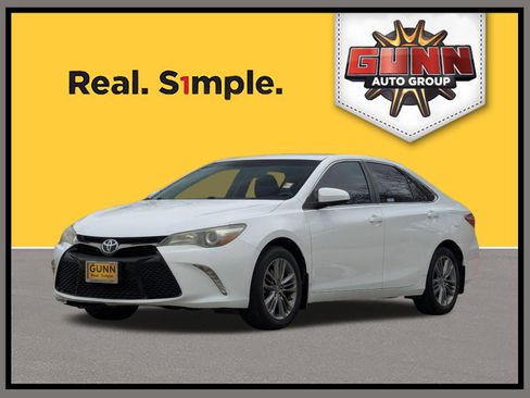 Used 2017 Toyota Camry SE image 1