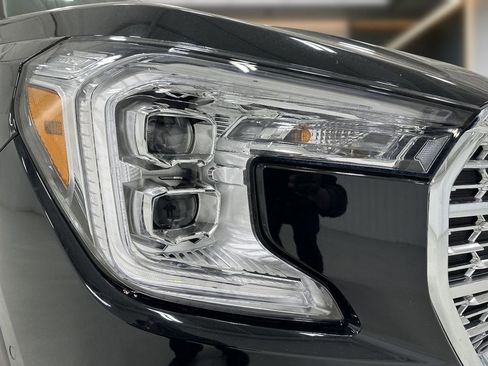 Used 2022 GMC Terrain Denali w/ Black Diamond Edition AWD/4WD image 10