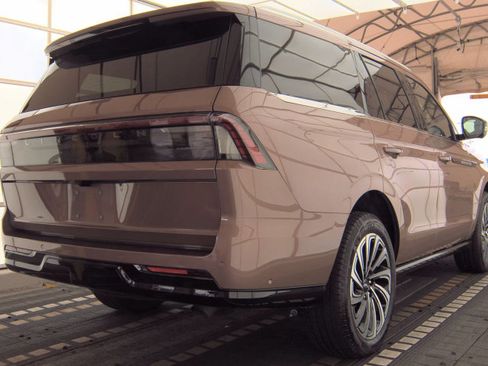 Used 2025 Lincoln Navigator Black Label AWD/4WD image 3