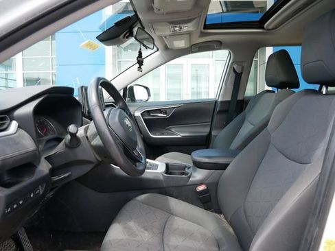 Used 2020 Toyota RAV4 XLE w/ Convenience Package AWD/4WD image 4