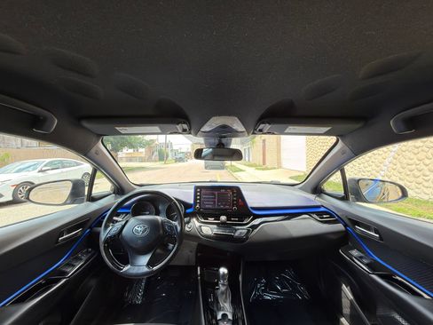 Used 2020 Toyota C-HR XLE FWD image 24