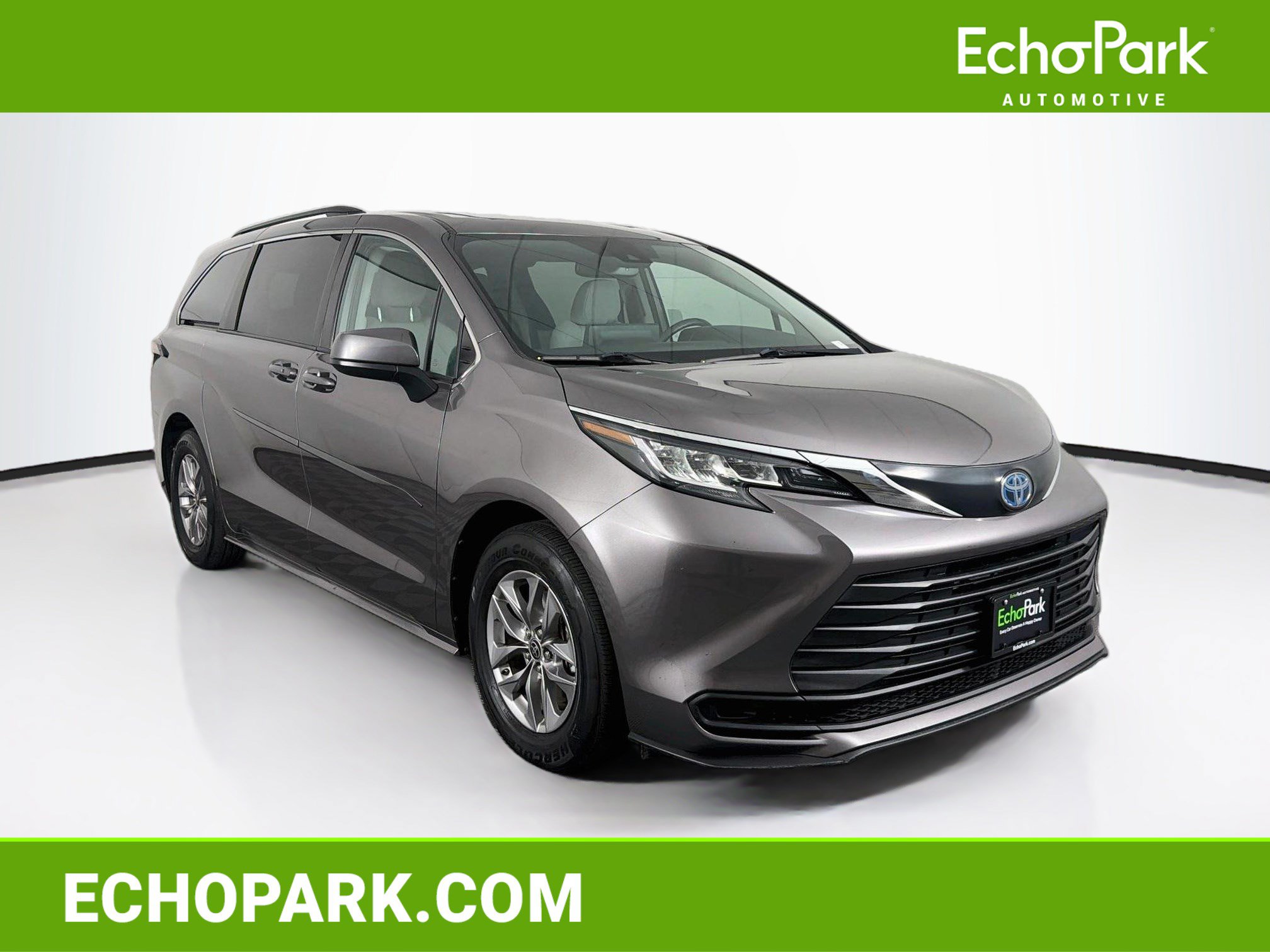 Used 2022 Toyota Sienna LE w/ LE Plus Package FWD image 1