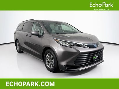 Used 2022 Toyota Sienna LE w/ LE Plus Package