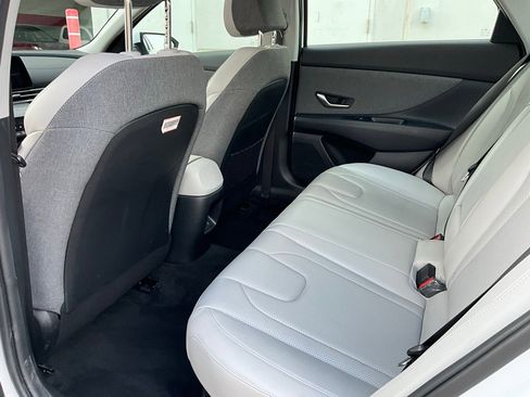 Used 2025 Hyundai Elantra Limited image 12