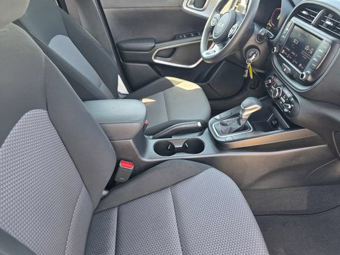 Used 2024 Kia Soul LX w/ Option Group 015 FWD image 17