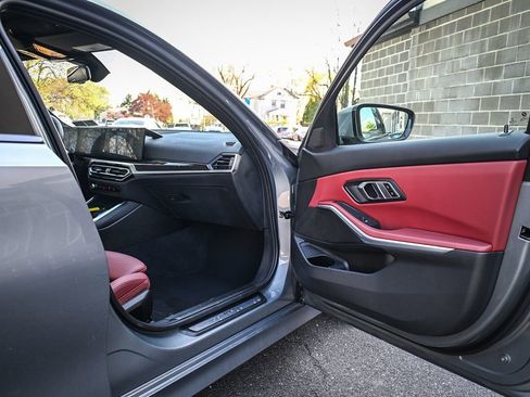 Used 2023 BMW 330i xDrive Sedan w/ Premium Package image 17