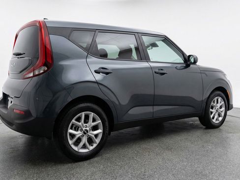 Used 2025 Kia Soul LX w/ LX Technology Package FWD image 9