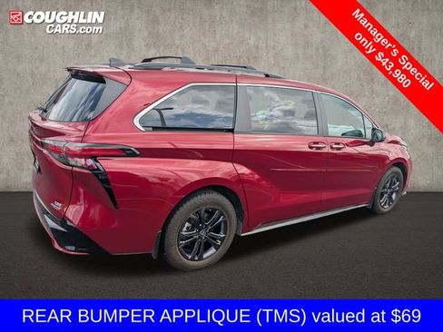 Used 2024 Toyota Sienna XSE AWD/4WD image 9