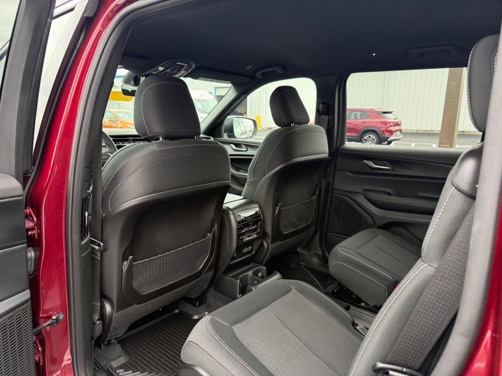 Used 2025 Jeep Grand Cherokee L Laredo w/ Luxury Tech Group I AWD/4WD image 9