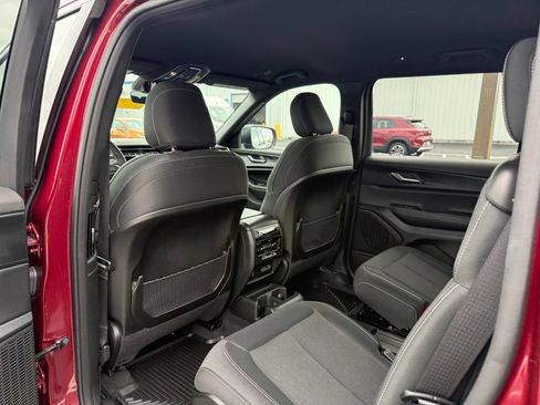 Used 2025 Jeep Grand Cherokee L Laredo w/ Luxury Tech Group I AWD/4WD image 9