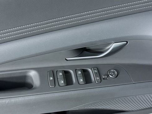 Used 2025 Hyundai Elantra SEL FWD image 18