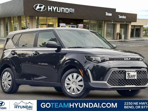 Used 2023 Kia Soul LX FWD image 1