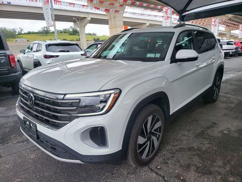 Used 2025 Volkswagen Atlas SE AWD/4WD image 1